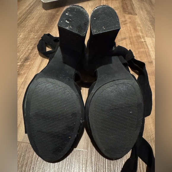 Lulu’s Black Strappy Women's Heels - Picture 10 of 10